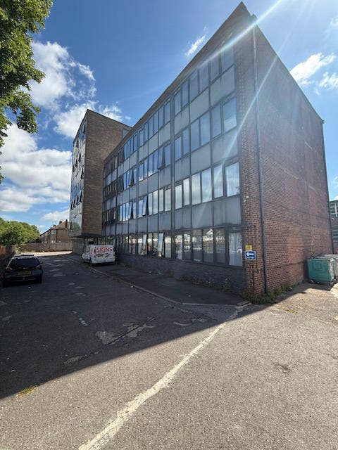 Modern Studio Flat, Elmgrove Road, Secure Location Main Photo