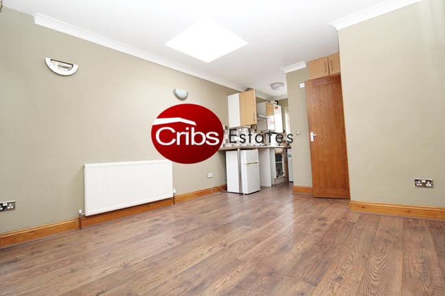 A Beautiful Studio available on South Wimbledon Main Photo