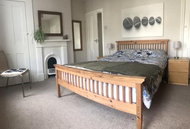 Large double room in Upper Gillingham Main Photo