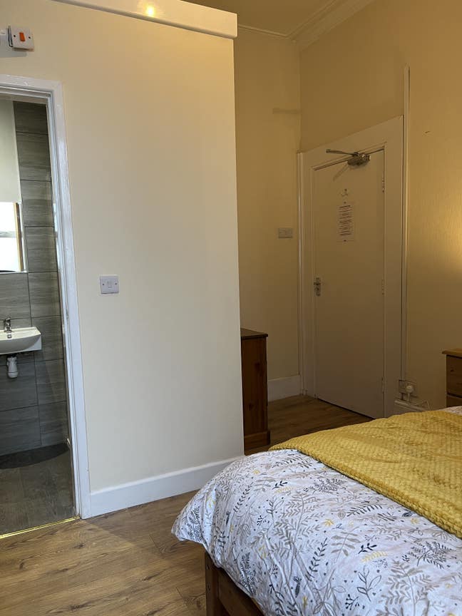 **** En Suite Room in Hanley Near Bus Station**** Main Photo