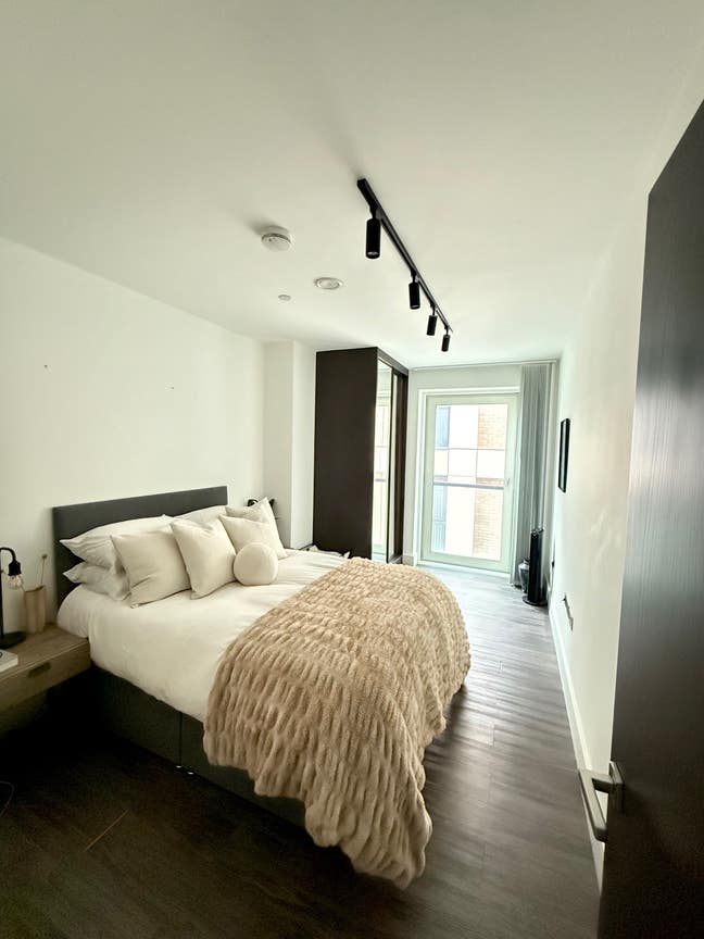 Modern 2-bed apartment in North Acton! Main Photo