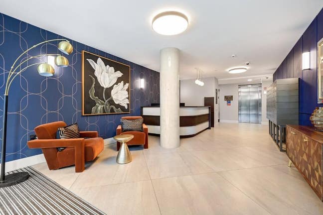 Room to rent in a penthouse flat Main Photo