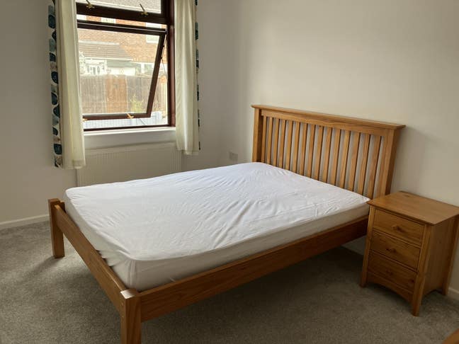 Furnished double room in Andover. Bills included. Main Photo