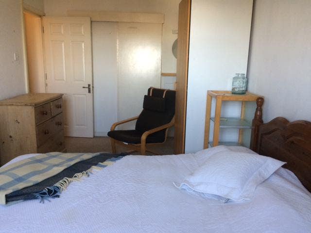 Ensuite double room in family house  Main Photo