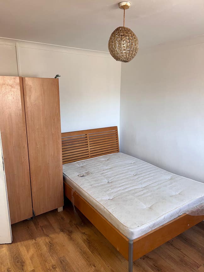 Double room available, Close to town  Main Photo
