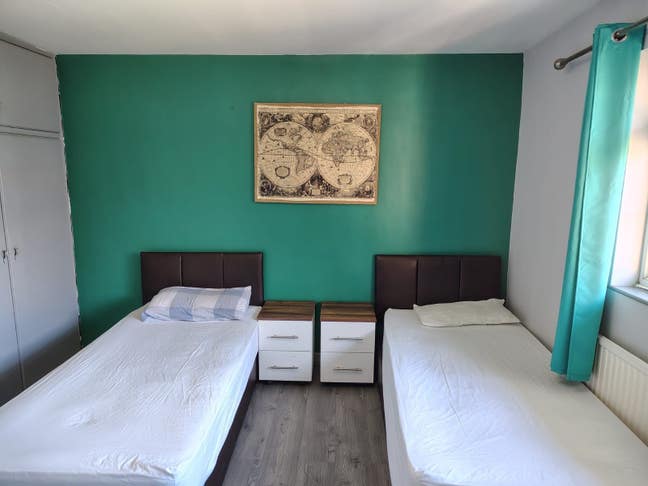 2 rooms available in same house~IG2 Main Photo