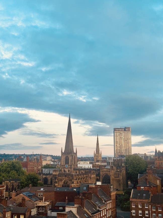 🌇 Spacious 1-Bed Studio with Stunning City Views Main Photo