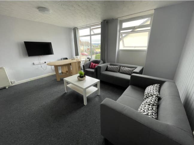 Room in light, airy house in Cheltenham Main Photo