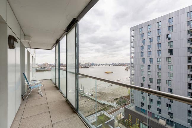 1 Double+Balcony from 30/09 in North Greenwich 🏙️ Main Photo