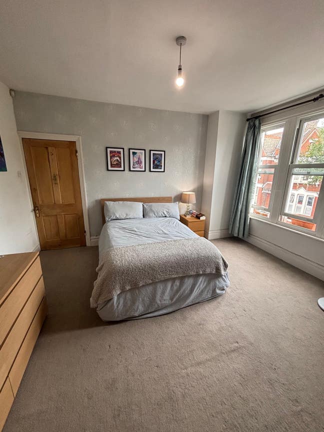 Clapham South - Huge Furnished Room close to Tube Main Photo
