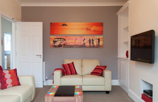 Walk to Town Centre - Deluxe Double Room Main Photo