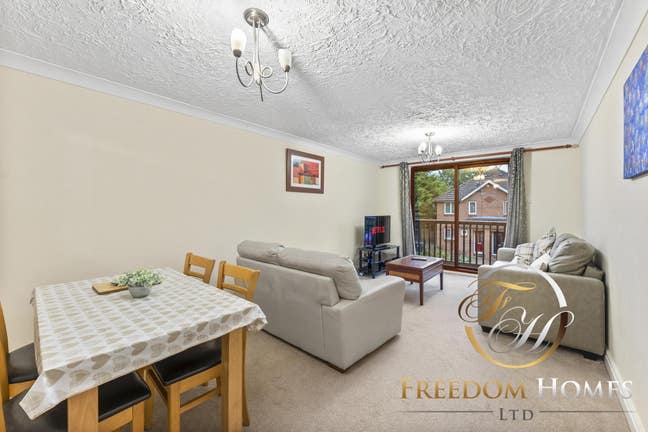 Amazing 2 Bed Apartment - Stuart Close PE1 Main Photo