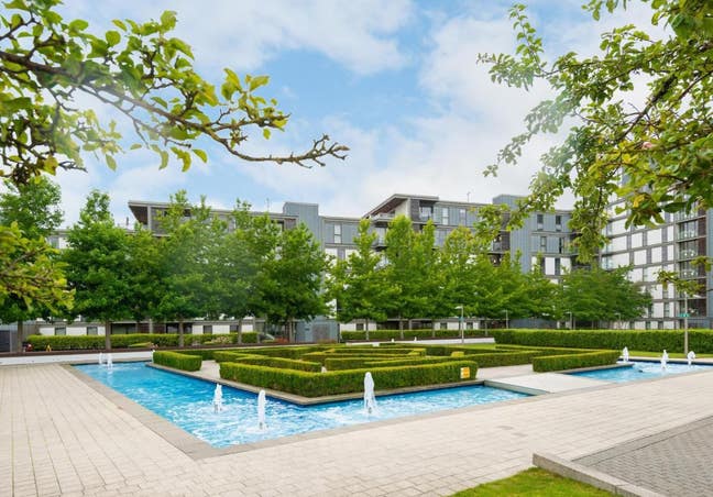 Elegant 2 Bed flat available NOW ! Main Photo