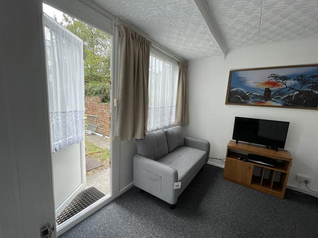1 Bed Flat Ground Floor Shared Garden Elizabeth L Main Photo