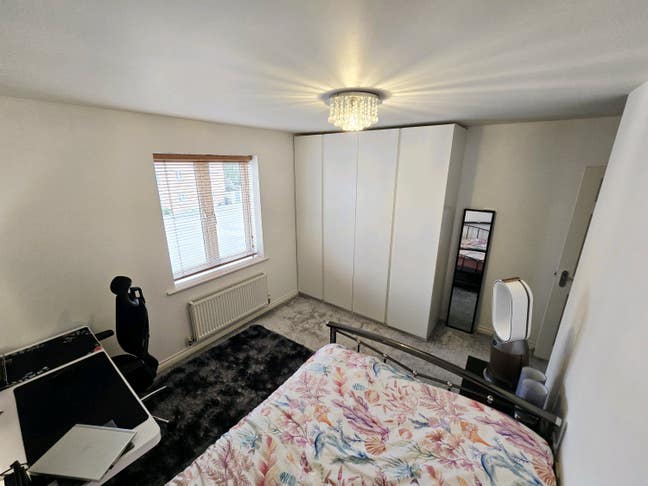 Stunning large double bedroom in premium apartment Main Photo