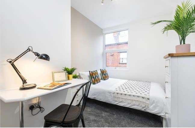 Female Student Housemate Needed Urgently! Main Photo