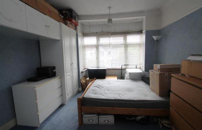 3min walk from Hainault tube All Bills included  Main Photo