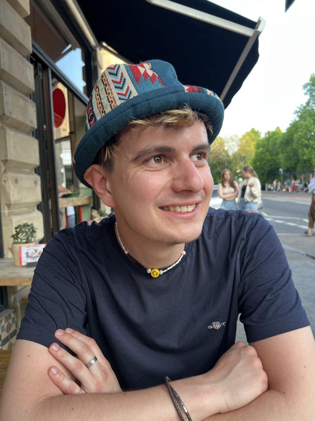 Professional looking for friendly houseshare  Main Photo