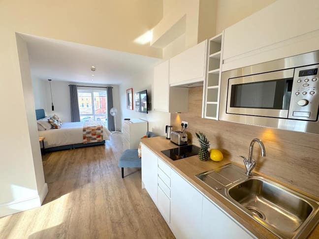 LUXURY Self Contained Studio - Bills Included  Main Photo