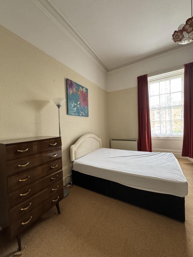 Large Quiet Double Room to Rent Dundee West End Main Photo