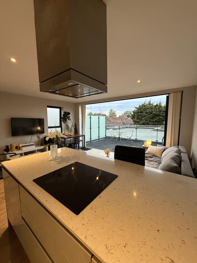 Room in penthouse Walthamstow  Main Photo