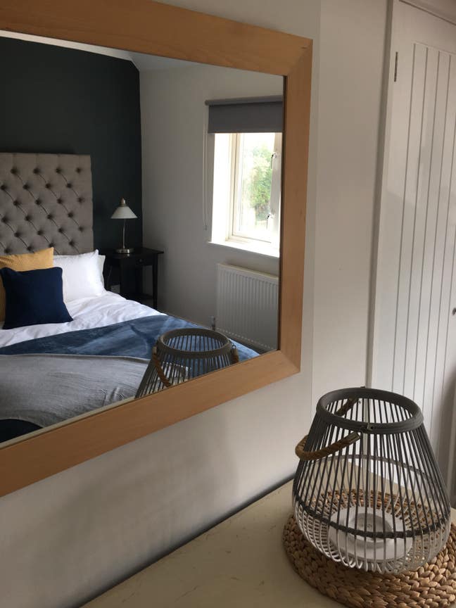 Addlestone - Lovely  Room in a Shared  House Main Photo