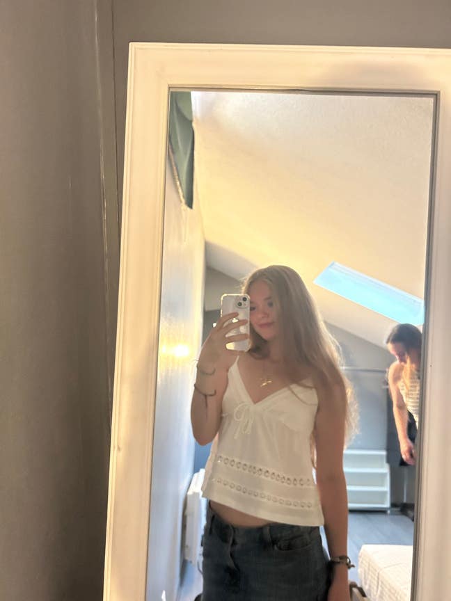 Looking to buddy up or join an existing flat :) Main Photo