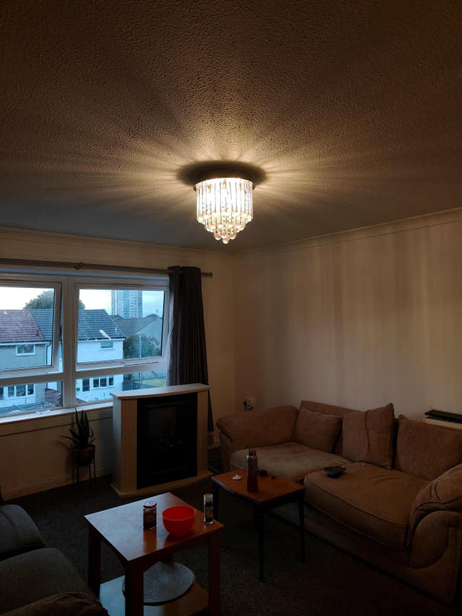 1 Double bedroom available with 2 single beds full Main Photo