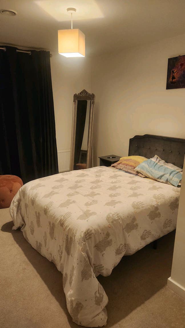 Double room available in a 2 bed flat. From 1st Oc Main Photo