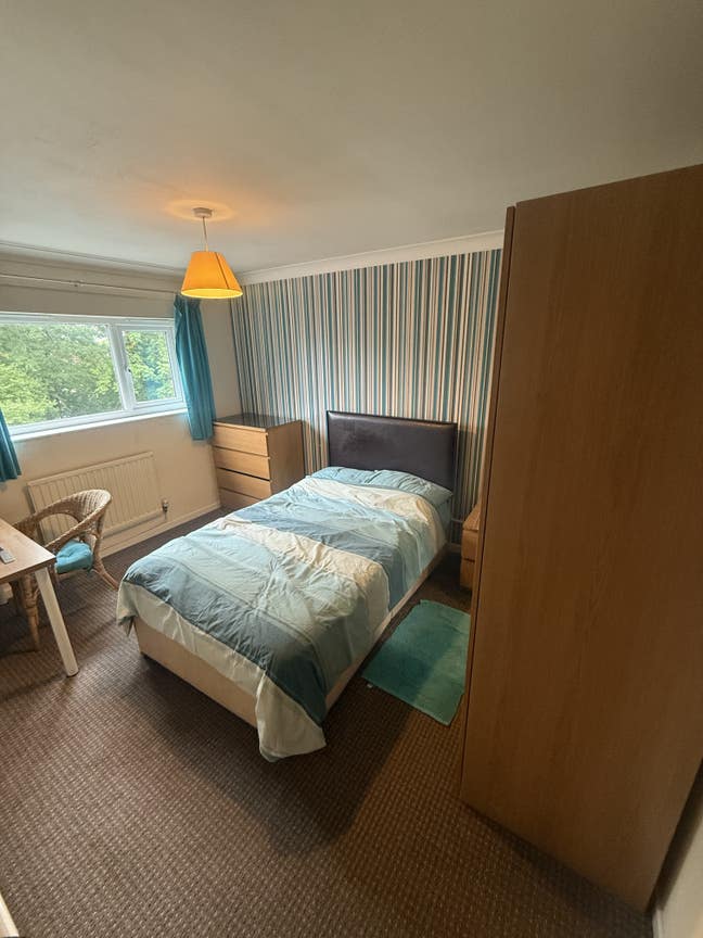 Fully furnished room to rent in Malinslee  Main Photo