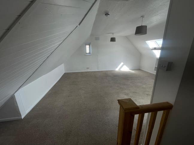 3 spacious en-suit rooms- available from 1st sept  Main Photo