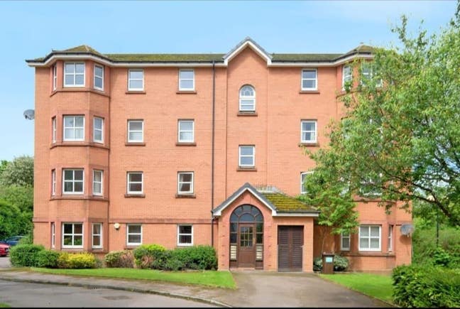2 Bed, 1 bath flat looking for roommate to takeove Main Photo