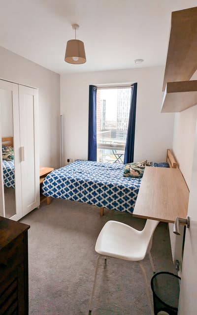Cosy Bright Double Bedroom Top Floor Views Main Photo