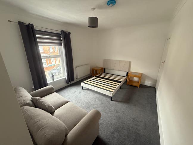 Rooms to Rent in 4-Bed Houseshare Main Photo