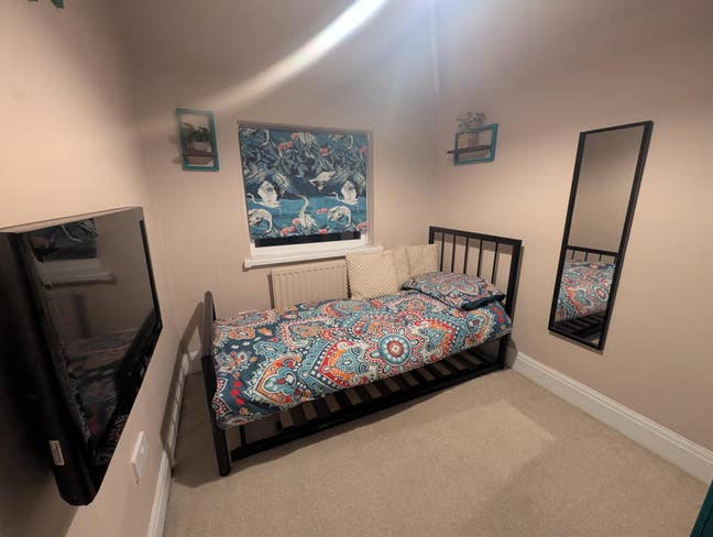 Newly Decorated Single Bedroom To Rent Main Photo