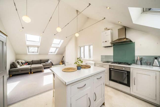 Spacious 2 dbl bed unfurnished flat Streatham Main Photo