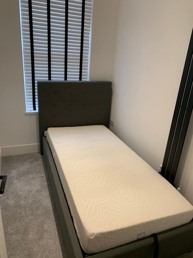Newly refurbished house, fully furnished rooms Main Photo