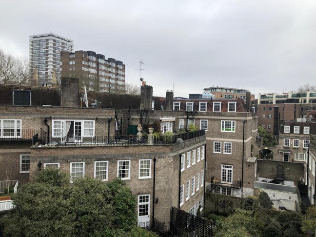 Bright and Spacious house minutes from Hyde Park Main Photo