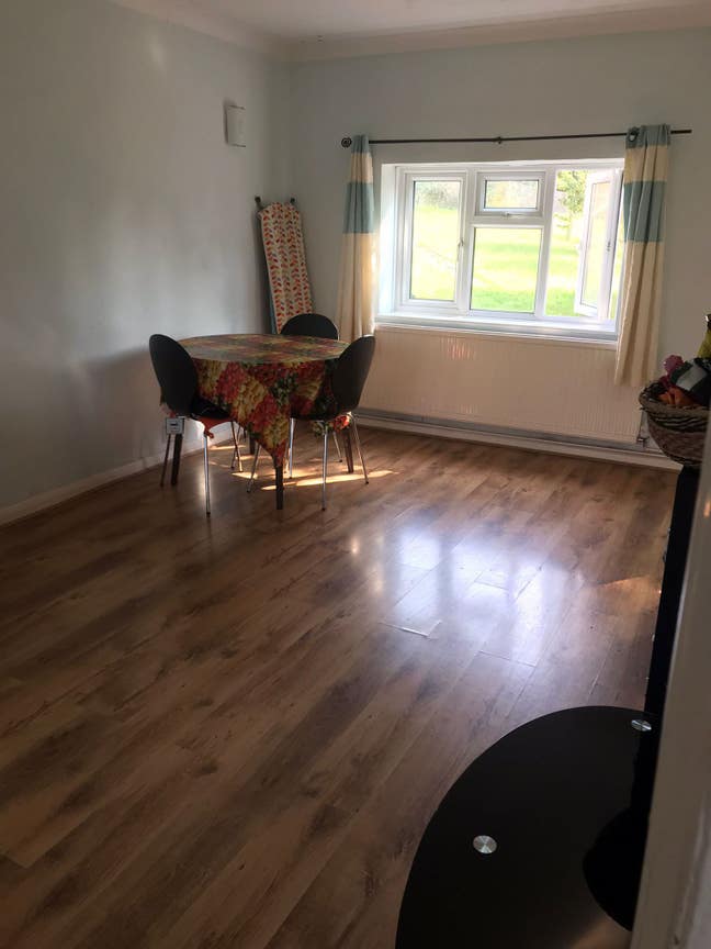 Two Rooms to Let Main Photo