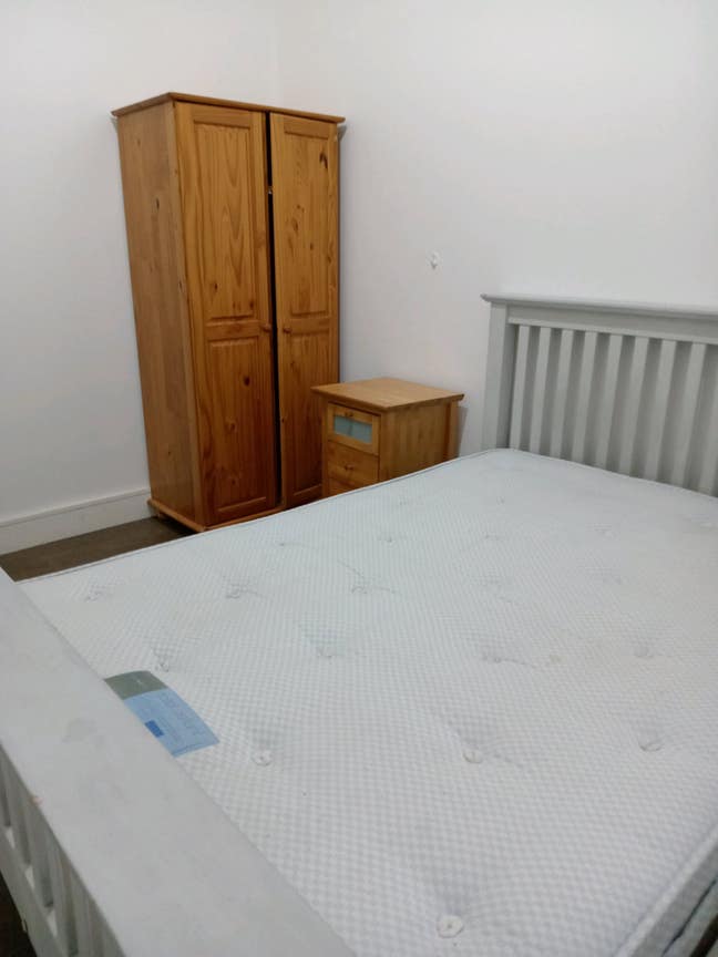 Room on rent available in a shared flat Main Photo