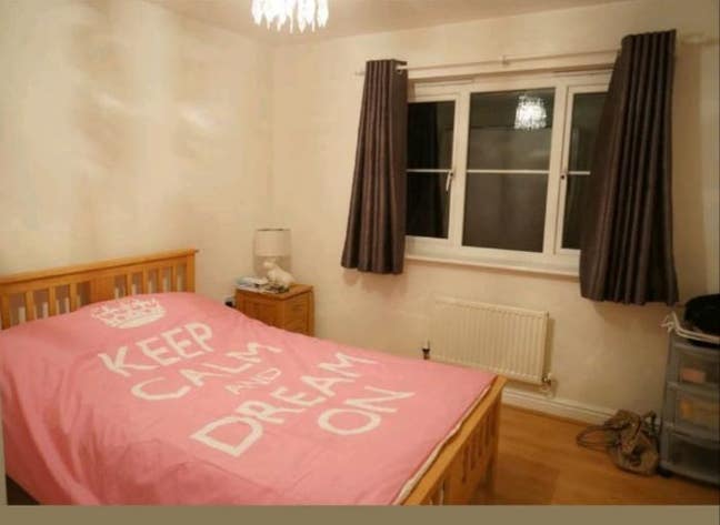 Double bedroom + off street parking  Mon to Fri Main Photo