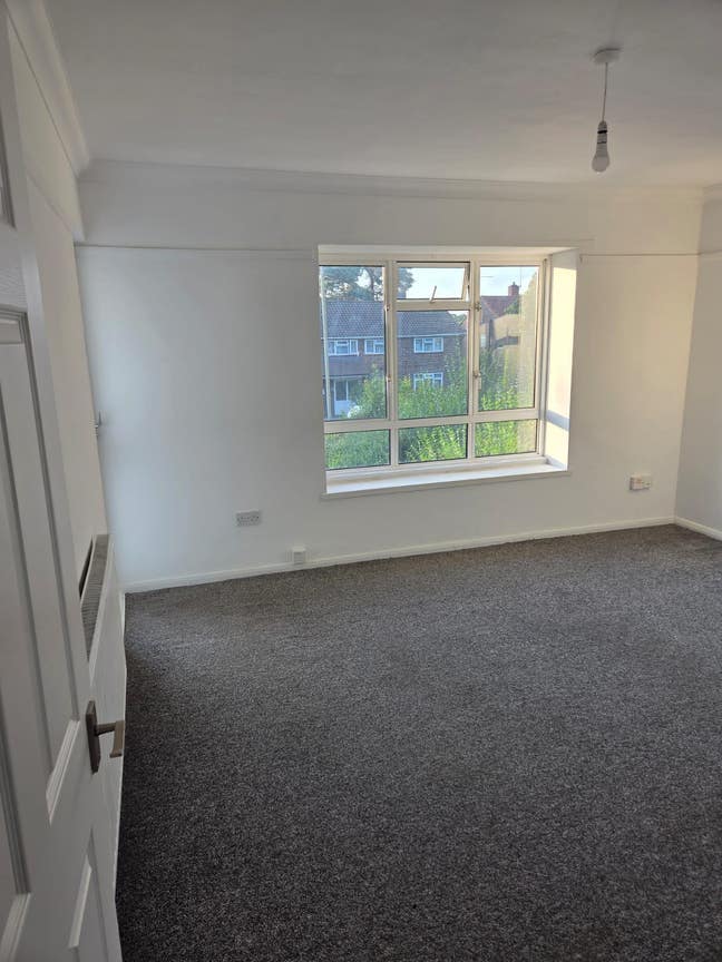 3bhk flat available at Albert Drive, Woking  Main Photo