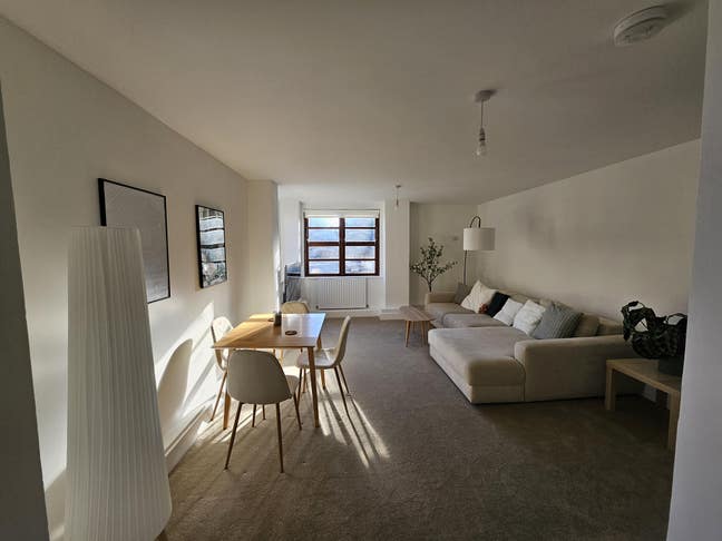 Double Room Available in Beautiful Shad Thames Main Photo