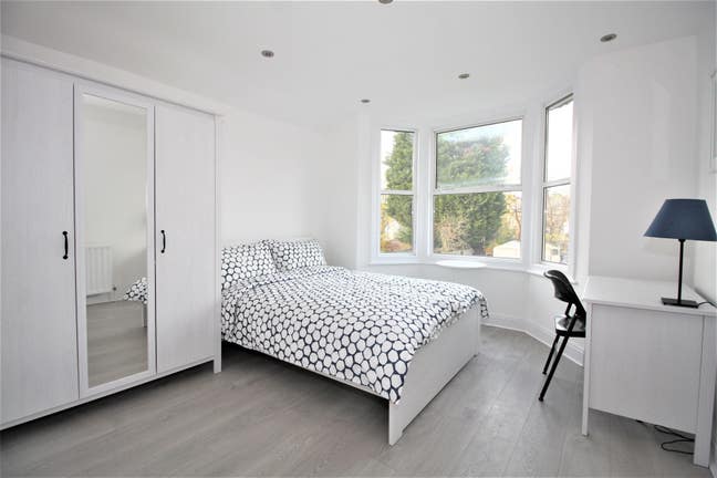  Female  Preferred |  Double   Room | 7Min  Catford Station
 Main Photo