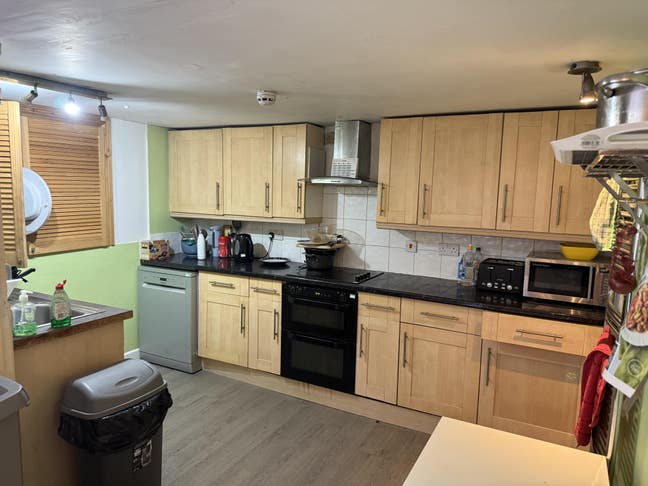 Multiple Rooms Available - West Didsbury Main Photo