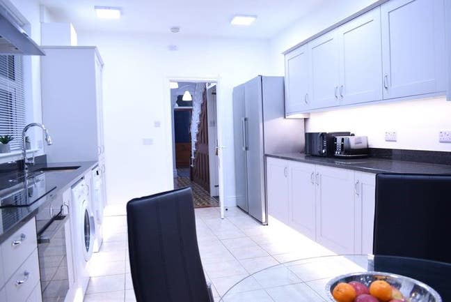 Spacious Room - 28 Sudbury Street, Derby Main Photo
