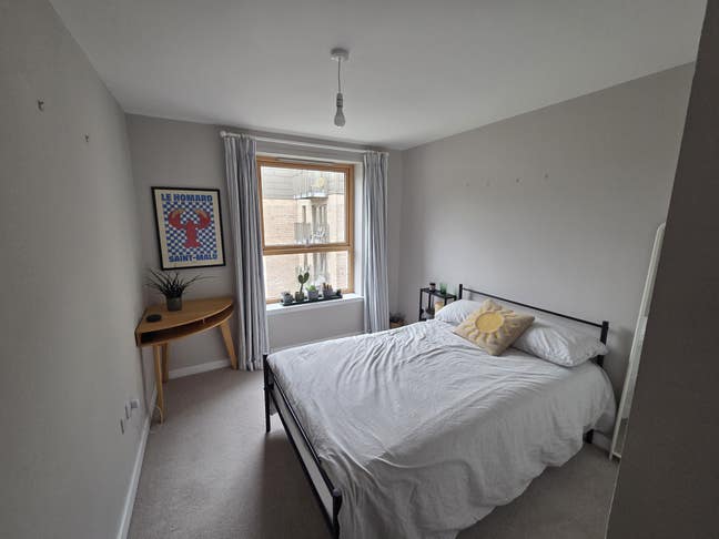 Modern Double Ensuite in Canonmills Main Photo
