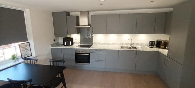 Furnished Double Room - Ideal for AWE contractor Main Photo