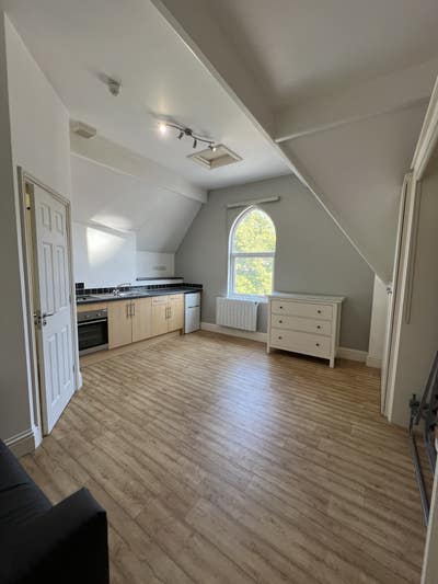 Modern Studio Apartment single let Main Photo