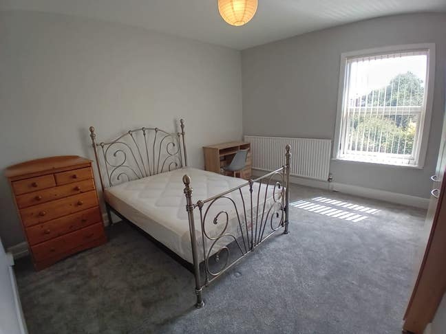 Large Double  Room in House Share Main Photo